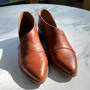 Cognac faux leather ankle bootie. Universal Thread size 6! Brand new never worn.